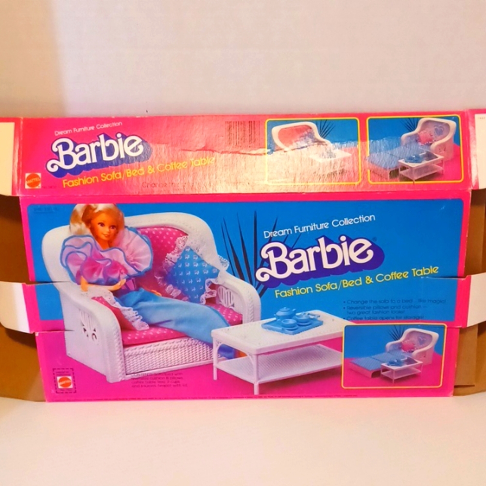 USED VINTAGE 1983 BARBIE SOFA BED AND TABLE COMPLETE WITH BOX DREAM FURNITURE